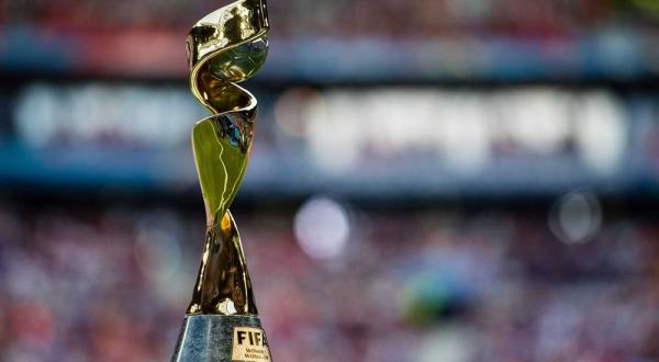 Le trophée de la Coupe du monde féminine de football fait étape à